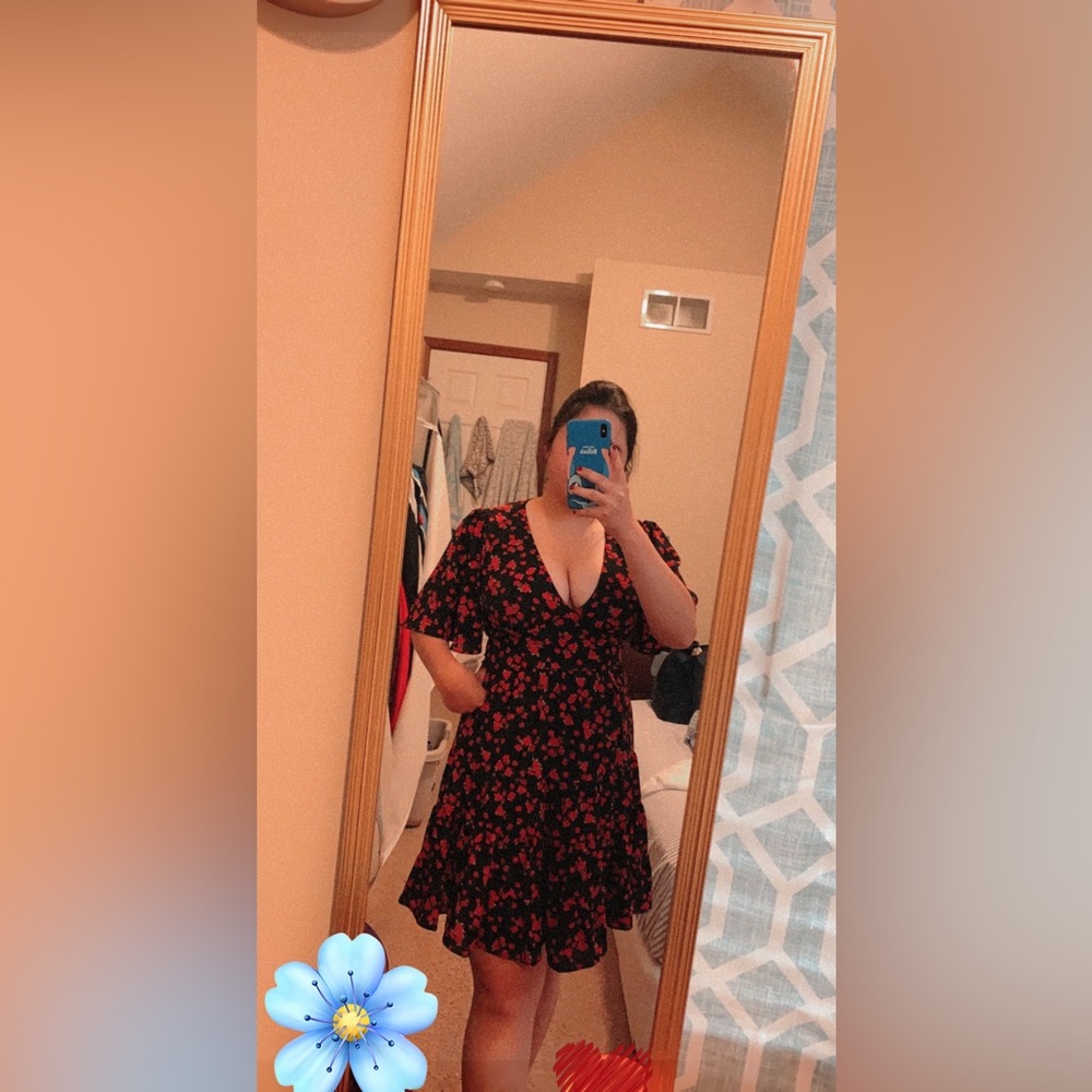 This dress I bought from Macy back zipper 95% new with good condition and color.